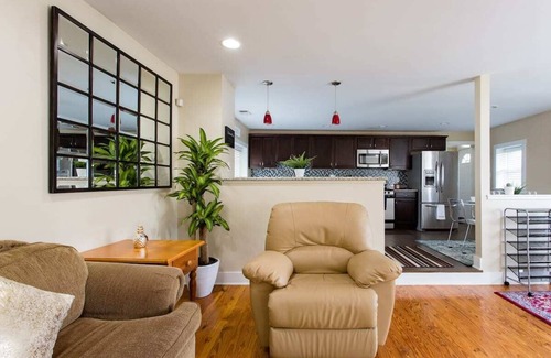 Lower Lawrenceville Apartment | #39 Fully Renovated Apartment in Lawrenceville: 4 Bedrooms+2 Baths+ Free parking