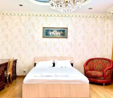 Nur-Sultan Apartment | 390 с кондиционером и потрясающим видом на Байтерек c 2 большими кроватями и 2 санузлами