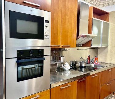 Nur-Sultan Apartment | 390 с кондиционером и потрясающим видом на Байтерек c 2 большими кроватями и 2 санузлами