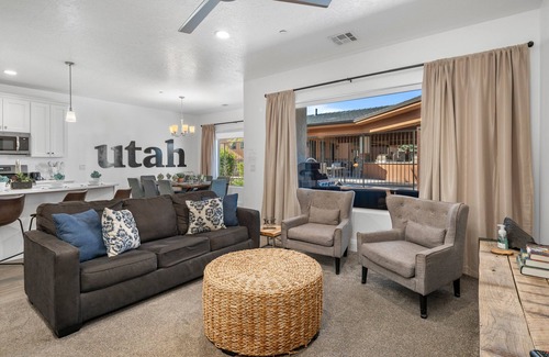 Hurricane House | 395 Zion Village | X-BOX ONE, LOTS OF GAMES, BUILT-IN BUNK BEDS, POOL VIEWS, AND MORE!