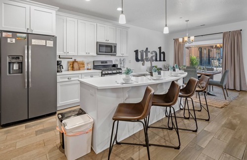 Hurricane House | 395 Zion Village | X-BOX ONE, LOTS OF GAMES, BUILT-IN BUNK BEDS, POOL VIEWS, AND MORE!