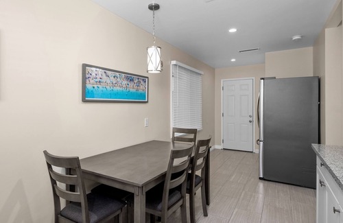 Raisin House | 3B/2Bth Fab Base to Nat'l Parks, EasyA to Airport