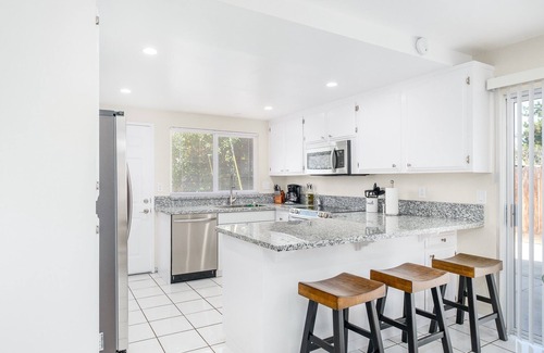 Clovis House | 3B/2Bth Spacious Rooms & Open Kitchen w Swim Pool