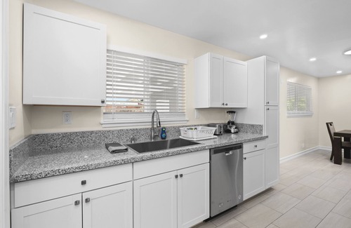 Fresno House | 3B/2Bth, Upgraded w Everything New, EasyA to US99
