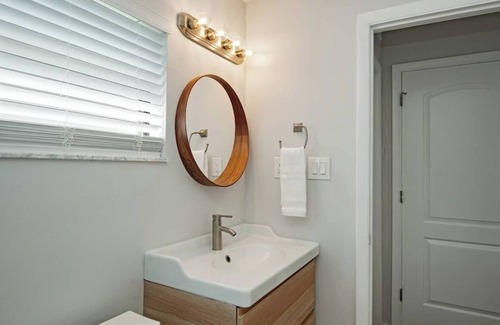 Safety Harbor Apartment | 3B Newly Renovated Studio at Coastal Cottages!