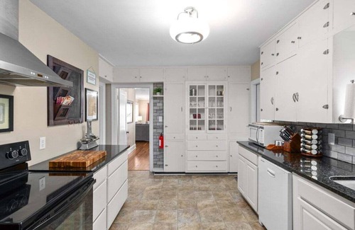 Springfield House | 3BD 102 Madison Ter S