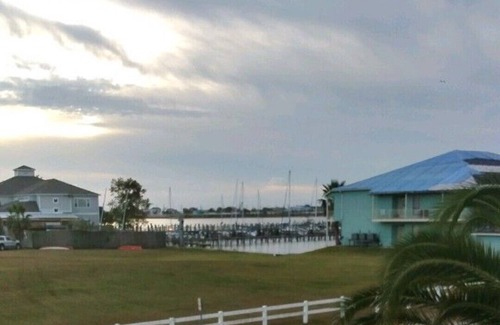 Slidell House | 3bd 2.5 bath waterfront townhouse