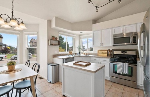 Monument House | (3Bd 2Ba) 279 Misty Creek Dr, Monument, · Mountain Views, Family Friendly, Close to AFA!