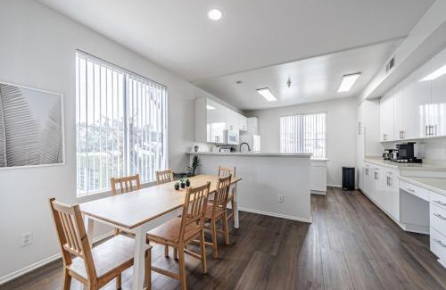 Del Rey Apartment | 3BD 2BA in Marina del Rey with Pool Gym and Parking!