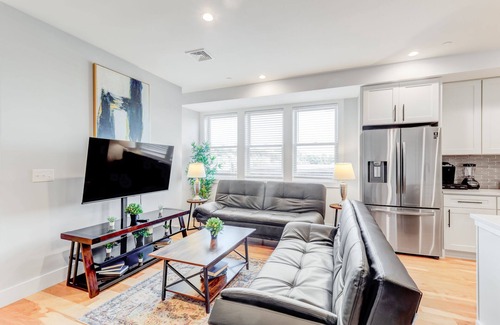 Harbor View - Orient Heights Apartment | 3BD/2BA Near Logan Airport and T 3276