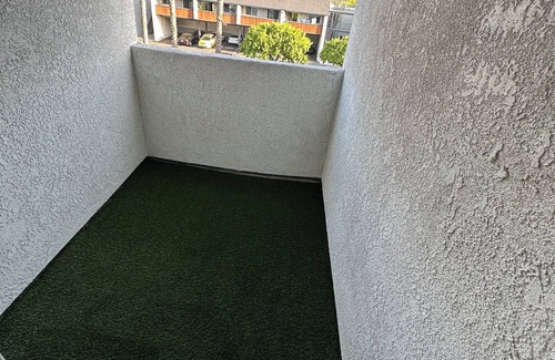 Warner Center House | 3BD/3BA/3Parking TownHouse with Jetted Tub/Hot Tub in Master Bedroom !