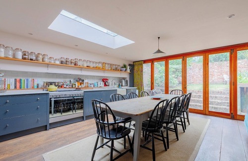 Dartmouth Park House | 3BD Cottage Inspired Home by Hampstead Heath