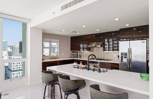 Downtown San Diego Condo | 3bd double story downtown Marina penthouse - near ComicCon!