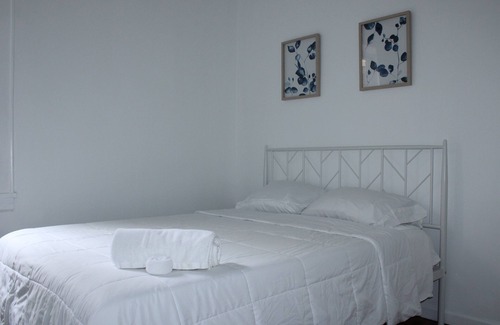 Wallington Apartment | 3BD, Fast Wifi near NYC, American Dream & MetLife! Free coffee & Snacks