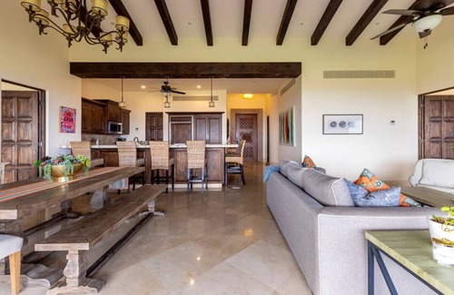 San Jose del Cabo Apartment | 3BD Golf Front - Hot Tub & Beach Club in PLC
