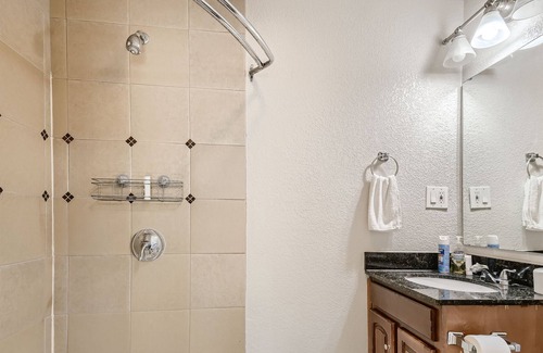 Thornton House | 3bd Home across from park/baseball field/skate park with firepit