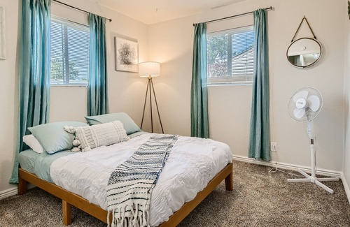 Thornton House | 3bd Home across from park/baseball field/skate park with firepit