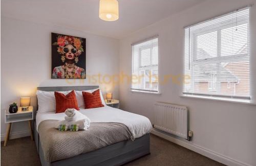 Wolverton Apartment | 3bd Home near Red Bull Racing, Vw Centre, Zoho
