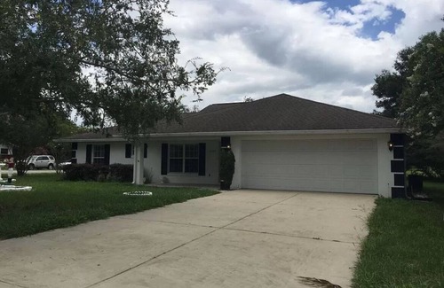 Belleview House | 3BD house sleeps 8-10 Guests, Family Game Room.