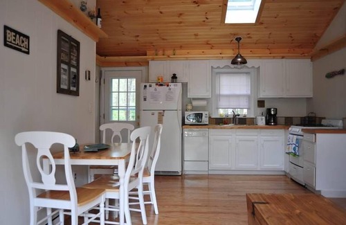 Wellfleet Cottage | 3BD Oceanside Cottage-A/C, Deck, Outdoor Shower & Association Pool