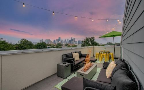 Greater Third Ward House | 3bd-Rooftop Movie Theater-BBQ-Retro Music Theme-Downtown 8mins