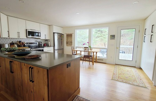 Wellfleet House | 3BD+ Wooded Retreat-Central Air, Large Yard & Deck, Screen Porch, Secluded
