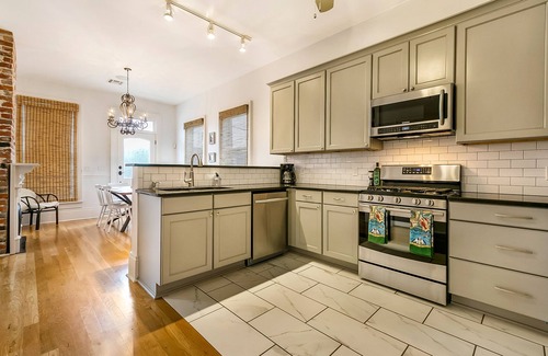Bywater House | 3bdr/2ba historic renovated digs on quiet street in bohemian neighborhood