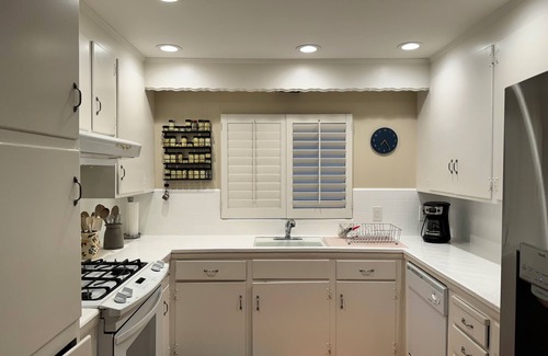 Ladera House | 3BDR, 2BA, near Stanford, overlooking a horse farm in beautiful Portola Valley.