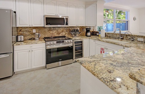 Lauderdale-by-the-Sea House | 3BDR FAMILY VILLA WITH PRIVATE POOL & STEPS TO THE BEACH