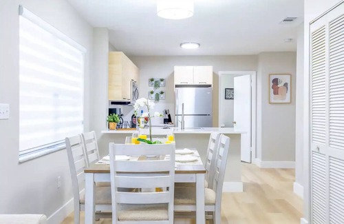 Flagami House | 3BDR Modern/Top Location/Terrace/10min Airport and Coral Gables
