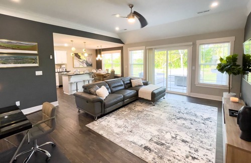 Jeffersonville House | 🛏️3BDR ✅New Brand ⚡️🚘EV Charger 👶🐶Baby & Pet Friendly