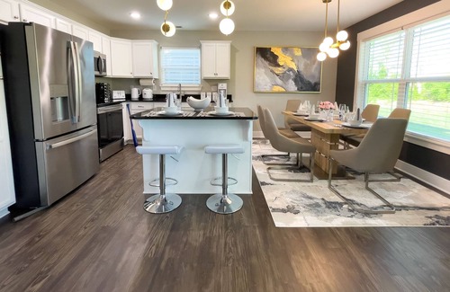 Jeffersonville House | 🛏️3BDR ✅New Brand ⚡️🚘EV Charger 👶🐶Baby & Pet Friendly