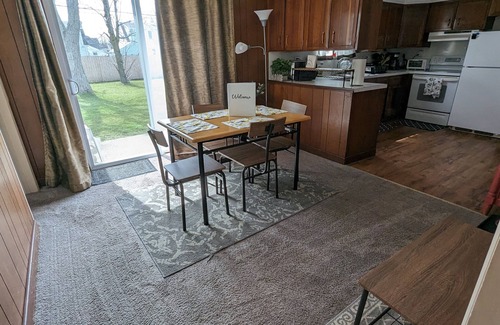 Kenmore House | 3bdrm - Pet Friendly - ~20min to Niagara Falls & more!
