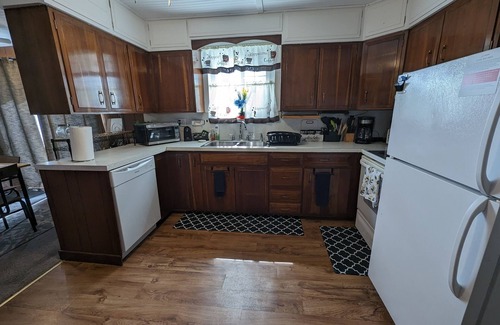 Kenmore House | 3bdrm - Pet Friendly - ~20min to Niagara Falls & more!