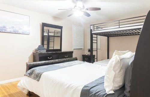 Cheektowaga House | 3bdrooms In Pinehill W Kbeds,entire-airport,sfh