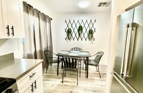 Mojave House | 3Bed 2Bath Home Central Mojave with King bed, WiFi, Remote and Contract workers