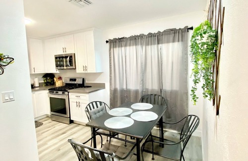 Mojave House | 3Bed 2Bath Home Central Mojave with King bed, WiFi, Remote and Contract workers