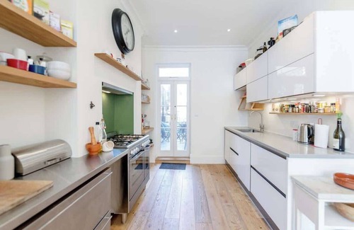 Vauxhall House | 3bed House for an Authentic stay near river&metro