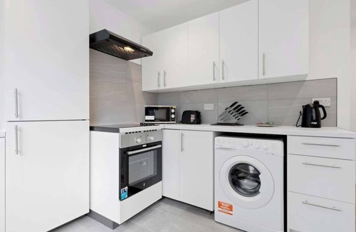 Alfreton House | 3Bed House-Free Parking