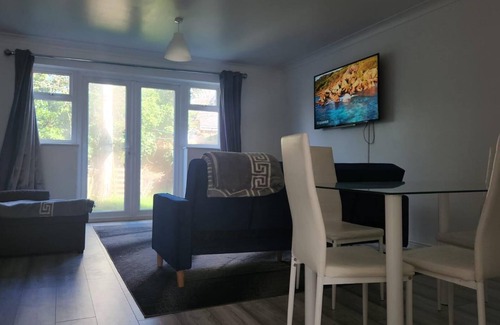 Maidstone House | 3bed Maidstone Stay - Wifi, Parking, London Access