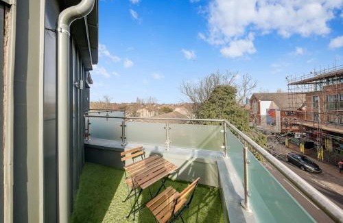 Southfields Apartment | 3bed Penthouse 10min to Wimbledon tennis courts