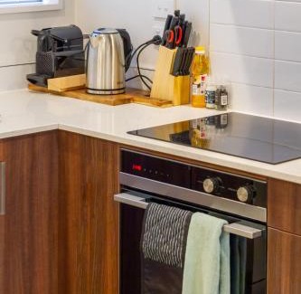 Addington Apartment | 3bed plus Garage, Minutes from the Action Sleeps 8