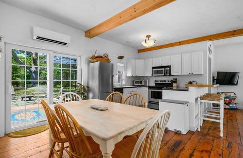 West Harwich House | 3bedroom, 1.5 bathroom carriage house near beach and other amenities