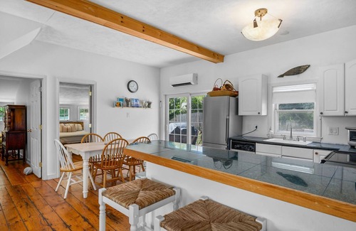 West Harwich House | 3bedroom, 1.5 bathroom carriage house near beach and other amenities