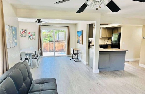 West University House | 3Bedroom/2.5Bath/Pets OK/Sleeps11