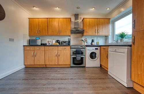 Stratton House | 3bedrooms | Free Parking | Pet Friendly | Garden