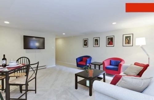 Dupont Circle Apartment | 3Beds/Kitchen/OptionalParking in Heart Dupont-DC