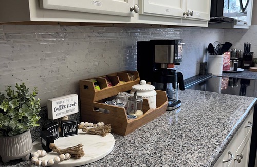 Newark House | 3BR/1BA Townhouse easy walk to University of Delaware campus, free parking spot.