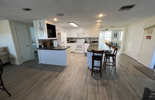 Hudson House | 3BR 2B Waterfront home for Snowbirds
