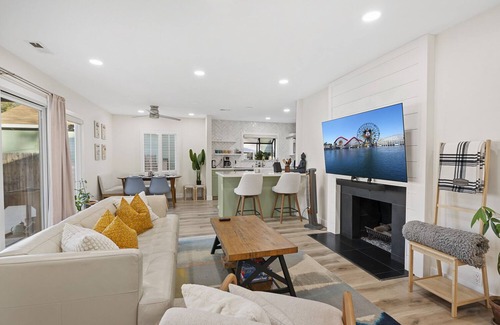 Park Santiago House | 3BR/2BA family-friendly home only 10min from Disneyland!